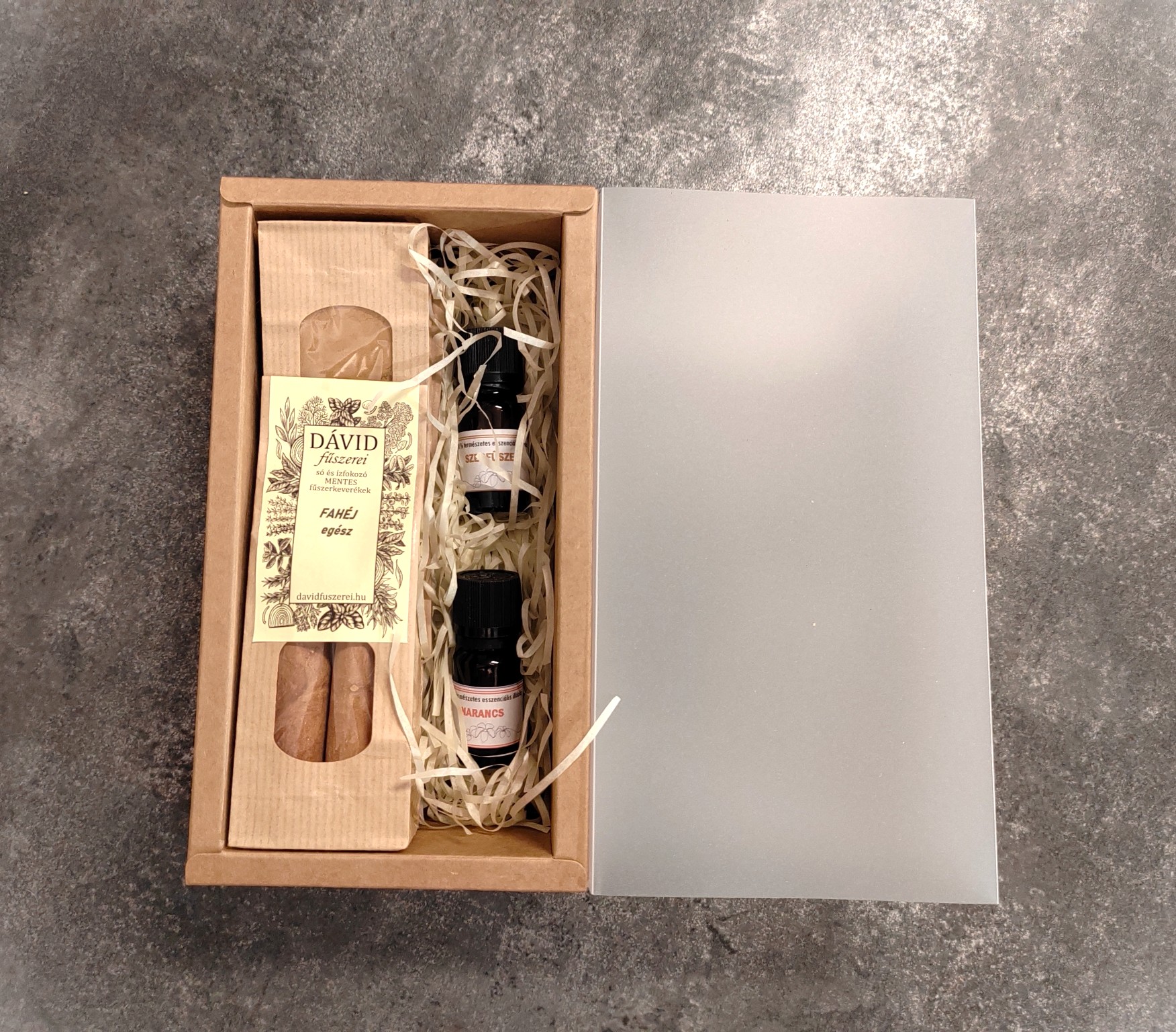 Ajándékcsomag 4-darab fűszerkeverék válogatásból+2 db választható 100% természetes illóolaj - Image 2